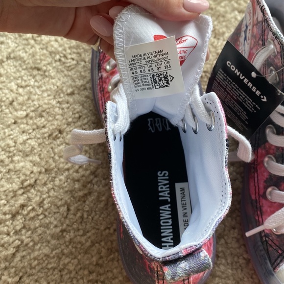 Converse x Shaniqwa Jarvis. NWT. Never worn. cherry blossom colorway. size 6.5. - Picture 11 of 13